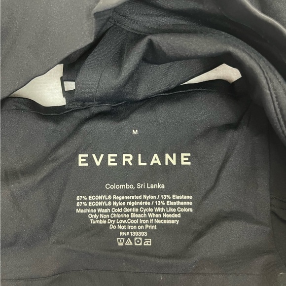 NWT Everlane The Invisible V Neckline Seamless Cup Adjustable Strap Bra Black - Picture 11 of 13